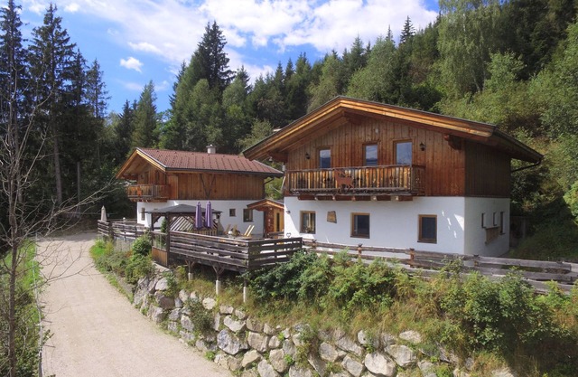 Two chalets with sauna with fantastic mountain panorama