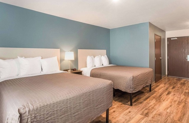 Two Comfortable Room w/Large Refrigerator & Cooking Space for Families