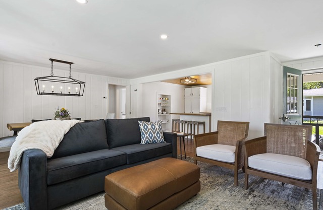 Two Cute Cottages, One Perfect Waterfront Property on Walloon's North Arm!