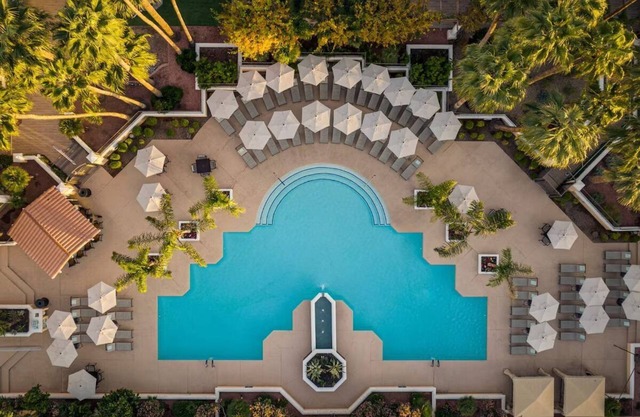 Two Elegant Units! Outdoor Pool, Free Parking and Gym Access!