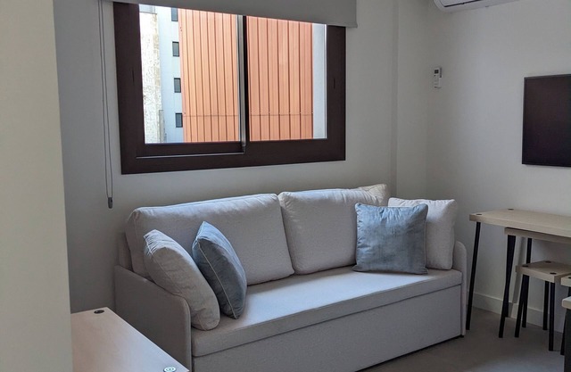 Two bedroom apartment next to FIRA GRAN VIA