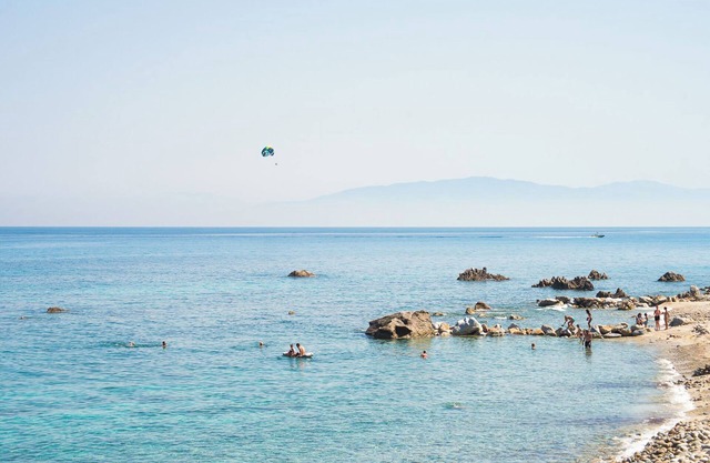 Two-room apartment with pool and breakfast, 2 km from Tropea