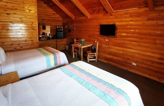 Two Queen Cabin at Bryce Canyon Log Cabins