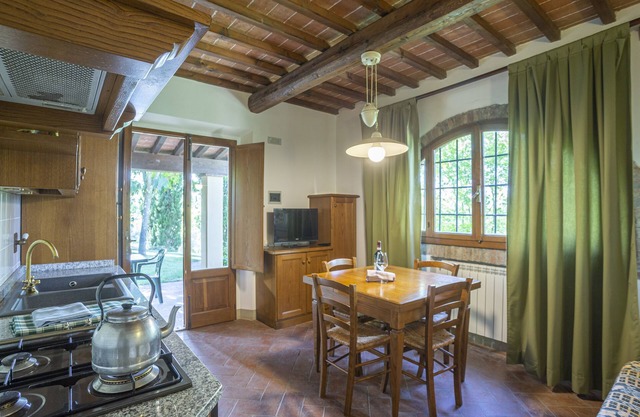 Two-room apartment agriturismo Tenuta Moriano with swimming pool, panoramic view