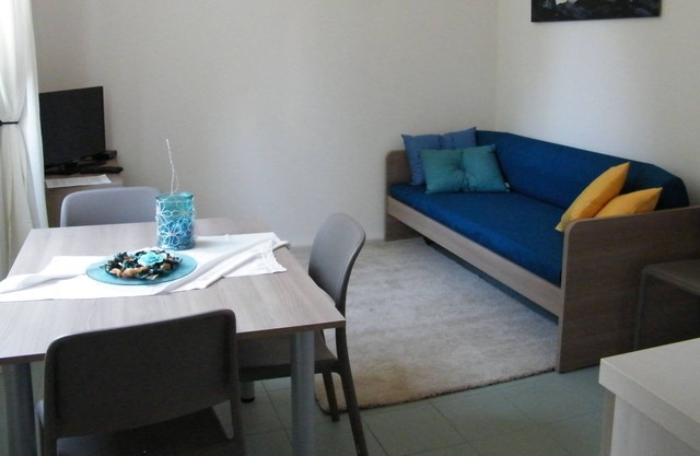 TWO-ROOM APARTMENT 4 PAX, SELF CHECK IN, BUS A FEW STEPS, FREE WIFI WITH A / C