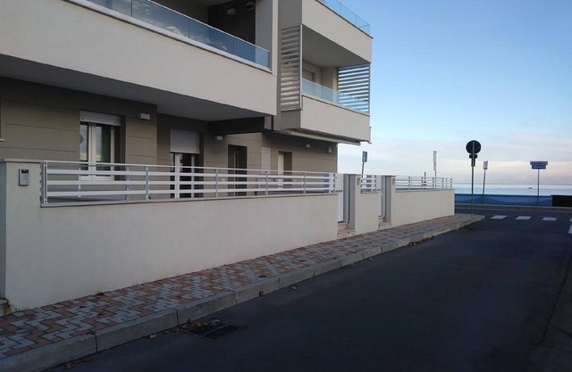 Two-room apartment a stone's throw from the sea