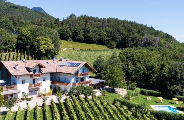 Two-room apartment with pool, sauna and great views