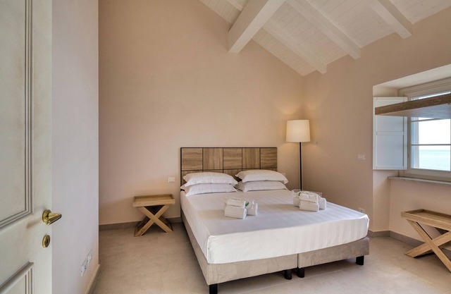 Two-room apartment with bath and sea view terrace