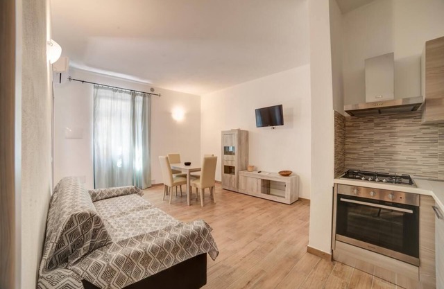 Two-room apartment within walking distance of downtown and the park