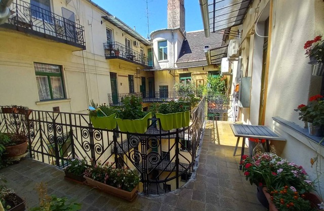 two separate bedrooms suite in the dowtown with extras