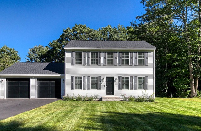 Two-Story Family-Friendly Home w/Deck, Gas Grill, Free WiFi, Washer/Dryer, Patio
