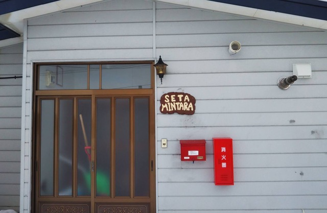 Two-story spacious house surrounded by beautiful mountains free wifi 2 minutes walk from bus stop 1 minute natural hot spring car with sauna Free parking