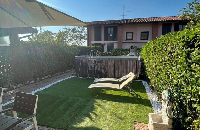 Two-story villa with private pool in residence near Milan fairgrounds
