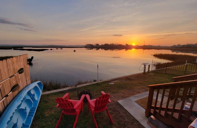 Two waterfront homes with endless adventure, hottub, kayaks, two jonboats, fishing, and three miles to beach
