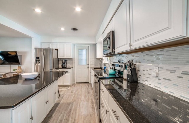 TX Family getaway by downtown,6 flags,3.5 miles to airport