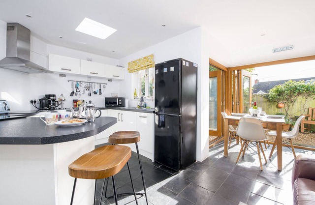 Ty Draw, Holiday Cottage Trefin, Sleeps 3, 2 bedrooms, bathrooms