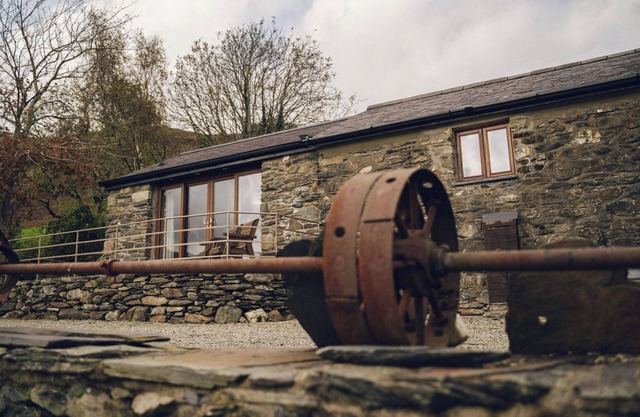 Ty Felin: Cosy Underfloor Heated 17th Century Mill