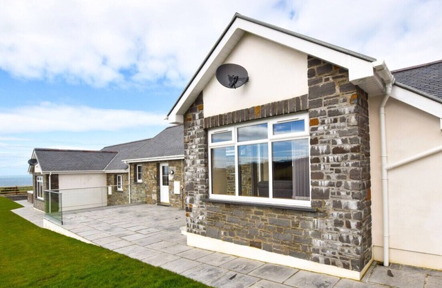 Ty Pair - Two Bedroom House, Sleeps 4