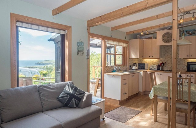 Ty Pren, Newport - Two Bedroom Cottage, Sleeps 4