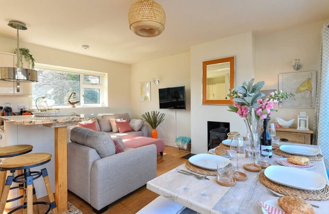 Ty Tilley - Two Bedroom House, Sleeps 4