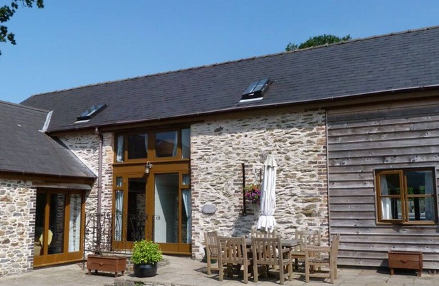 Tycanol - Four Bedroom House, Sleeps 7