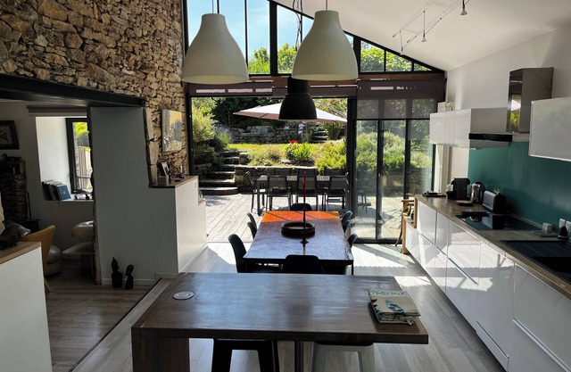 TYCHA-home with character, walking distance to beaches, high-speed WIFI