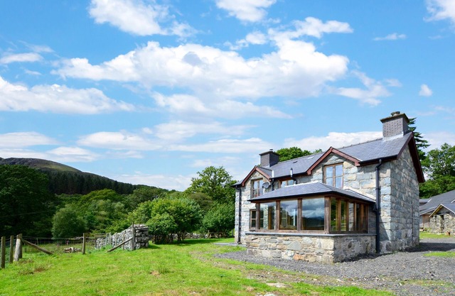 Tyddyn Bwlch - Three Bedroom House, Sleeps 8