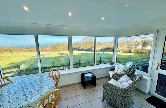TYDU VIEW, family friendly, with open fire in New Quay