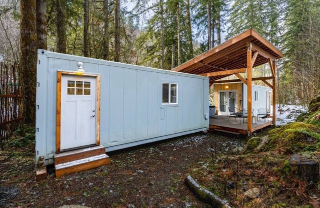 Tye River Container Cabin - Skier's Retreat