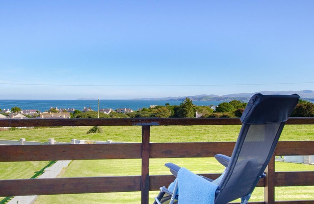 Tyn Coed - Four Bedroom Apartment, Sleeps 7