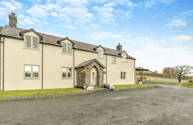 Tynrhyd Farmhouse - Five Bedroom House, Sleeps 11