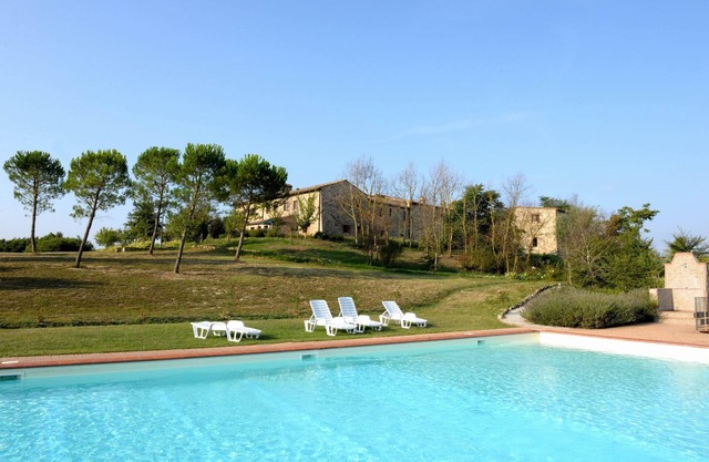Typical former farmhouse of Tuscany, with tennis court , swimming pool,flatT6bs