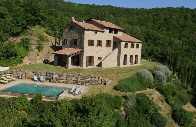 Typical house with private pool and a stunning view