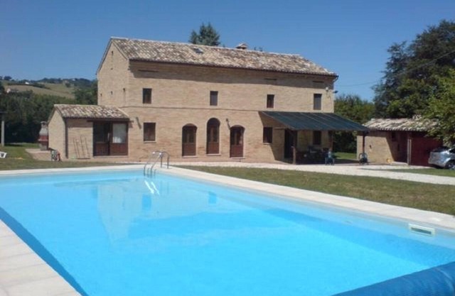 TYPICAL ITALIAN STYLE VILLA WITH POOL AND BILLIARDS
