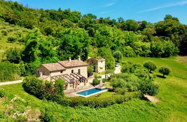 Typical Marchegian charm house, quiet and beautifully located.