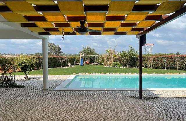 Typical Algarve House with Private Pool (CasaAndorinha)