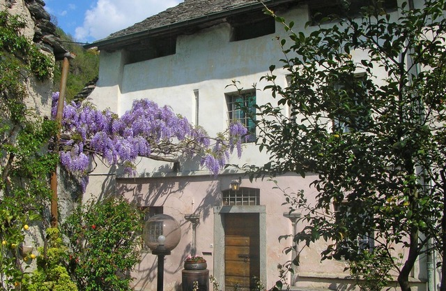 Typical Ticino house with a special atmosphere on the edge of the village