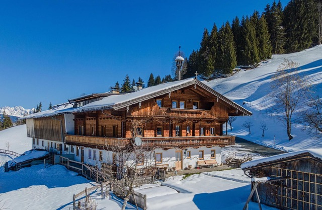 Tyrolean style apartment only 3 minutes from the lift
