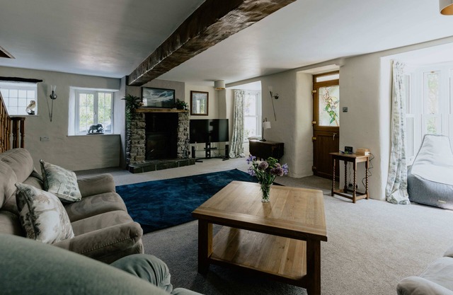 Tythe Barn - a barn conversion that sleeps 8 guests in 4 bedrooms