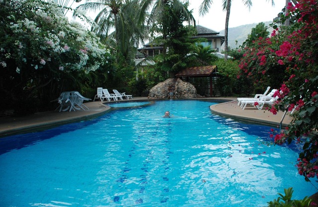 U6 Beautifull town house 3 BR private swimming pool, steps to the beach
