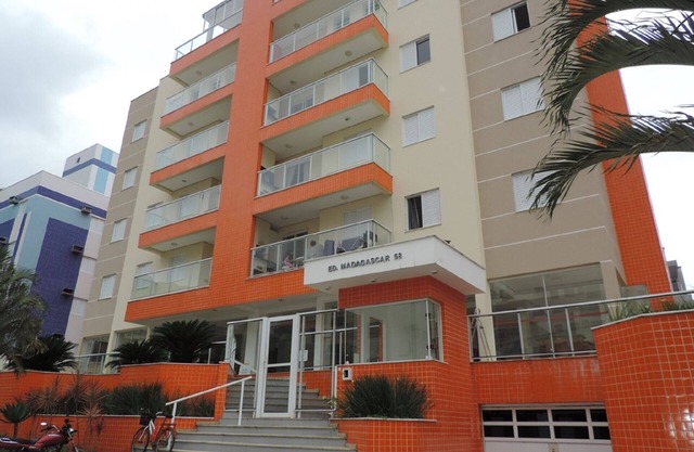 Ubatuba - Praia Grande - New Apt with 3 bedrooms 80 meters walk from the sea.