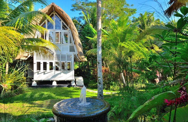 UBUD HONEYMOON VILLA With Private Pool | Honeymooner's Romance in the Ricefields