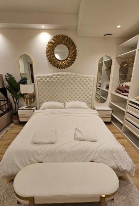 UG Neubau City Wohnung - Pool, Gym, Sauna, zweites Bad extra buchbar