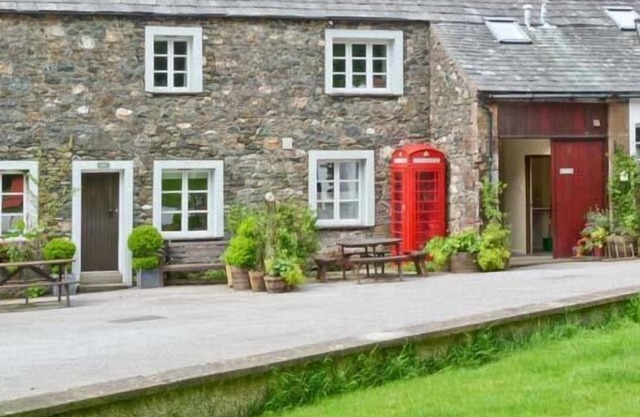 ULDALE, pet friendly, character holiday cottage in Bassenthwaite
