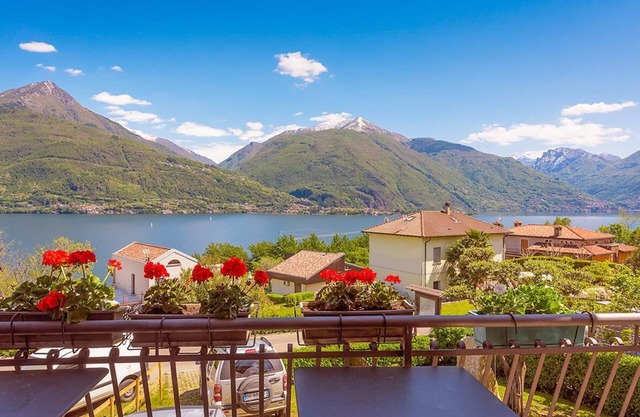 Ulivo Holiday Home with Lake View