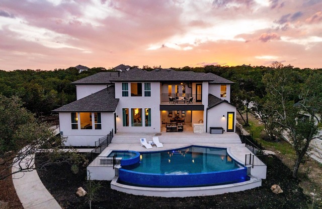 Ultimate 10-Guest Lake House: Panoramic Views, Outdoor Living & Luxe Perks