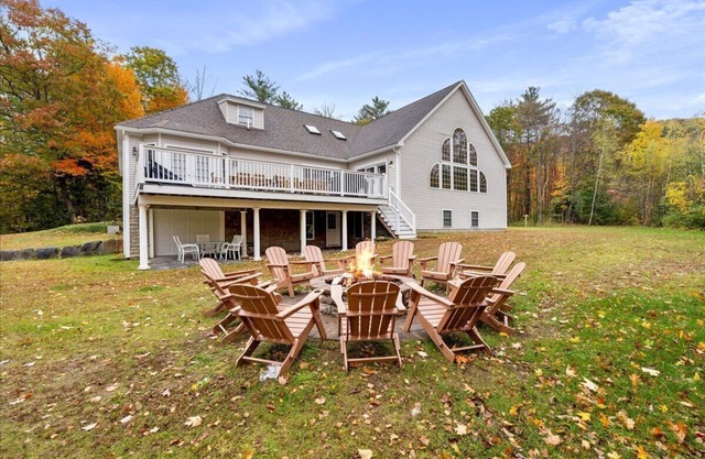 Ultimate 9 BD Holiday Home: Firepit, Theater, Game Rm, Bar, Decks, River