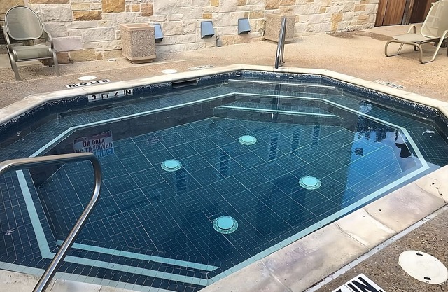 Ultimate Couple's Escape! 1 Comfy Unit and Pool.