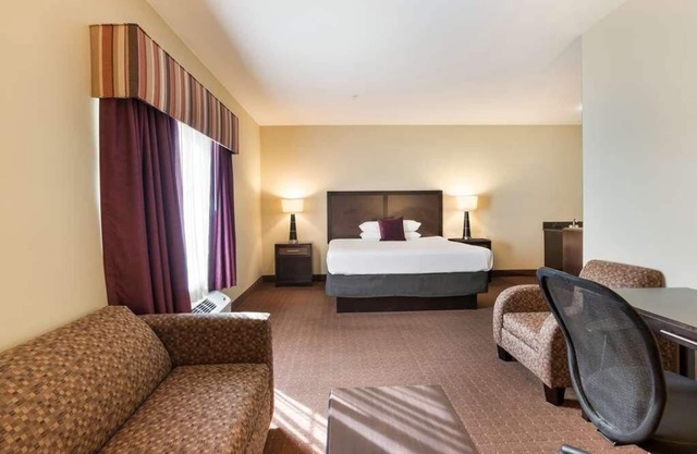Ultimate Getaway at Knights Inn Bunkie! Pool, Free Breakfast, Free Parking