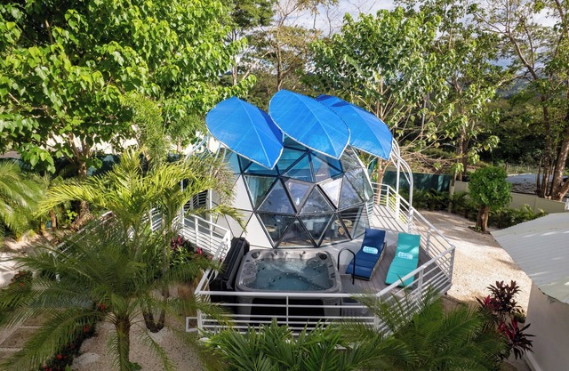 Ultimate Getaway! Private Jacuzzi, Game Room, Pool, Near Beaches, A/C